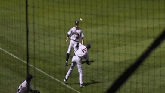 Arizona OF catches ball off his teammate's head
