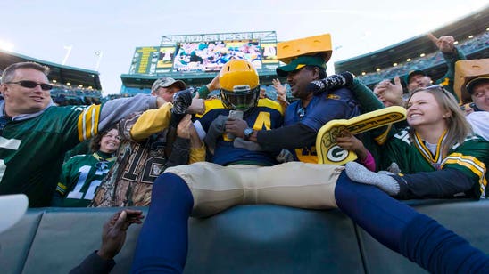 Packers hold off Chargers, improve to 6-0