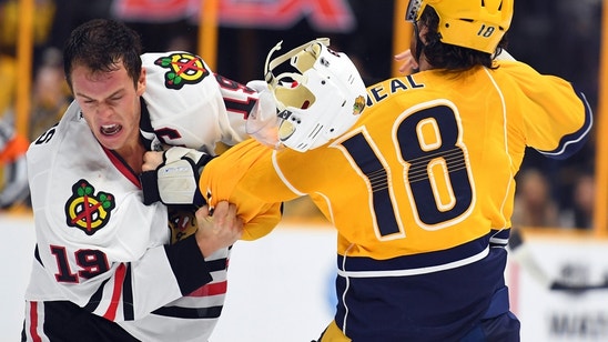 Jonathan Toews and James Neal fight in second period (Video)
