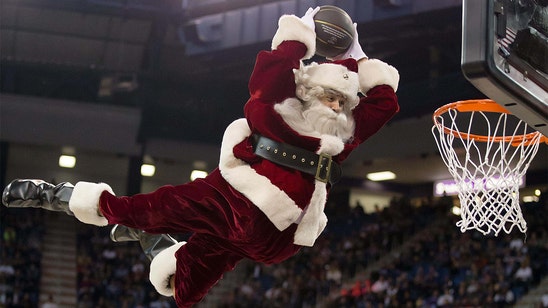 Look: Check out this photo of Santa Claus dunking at a Kings game