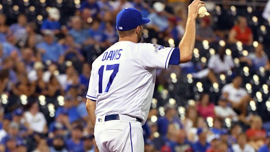 Royals closer Davis returns to KC for MRI on right arm