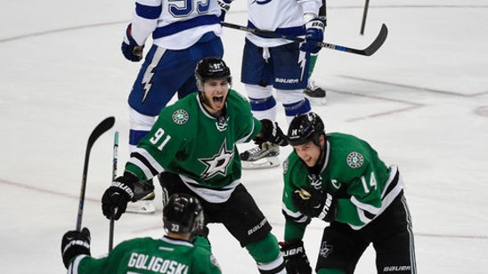 Jamie Benn scores twice, Stars rally past Lightning for first in West