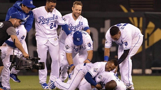 Royals rally for three in ninth to shock Nationals 7-6
