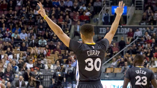 Curry scores 44 as perfect Warriors beat Raptors