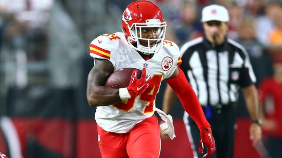 Lacking backfield depth, Chiefs reunite with Knile Davis