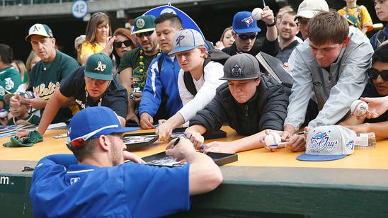 Donaldson appreciated A's fans' reception upon return to Oakland