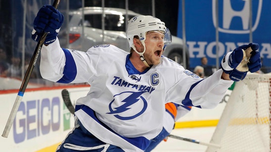Lightning finally get going early, rout Islanders to cap road trip