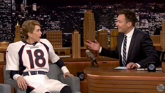 'Peyton Manning' (Kristen Wiig) shows up for encore with Jimmy Fallon
