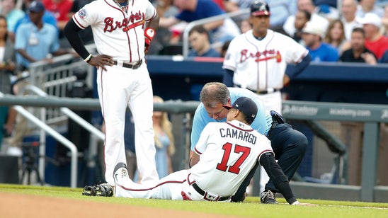 Braves rookie Johan Camargo suffers strange injury running on field