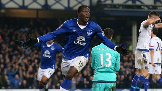 Lukaku's father urges Everton striker to join Bayern or United