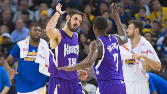 Omri Casspi stared down Steph Curry in a 3-point battle and won