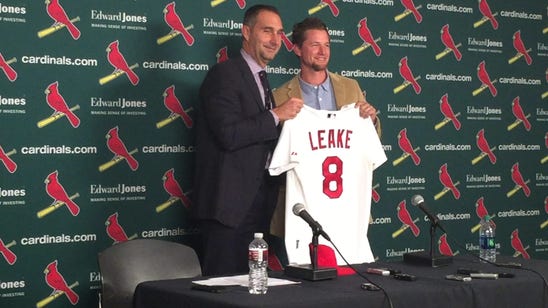 Cardinals sign free-agent RHP Mike Leake to five-year deal