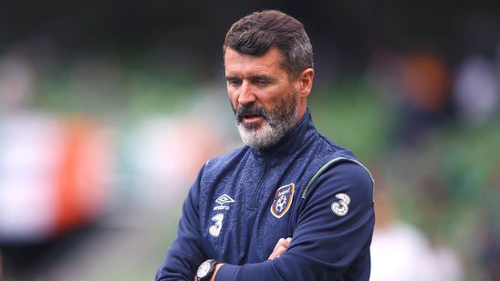 Keane hits out at United's transfer approach, tips Chelsea for title