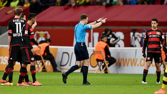 Referee gets fed up, walks off during Leverkusen-Dortmund match