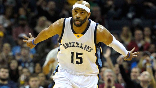 Even at 38, Vince Carter can still jump out of the building