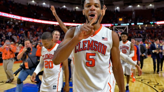 Blossomgame scores 17 to lead Clemson past No. 9 Duke 68-63