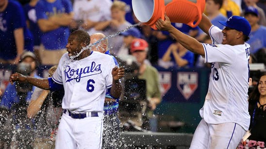 Cain's walk-off single in 14th helps Royals edge White Sox