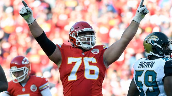 Chiefs extend Duvernay-Tardif's residency in KC