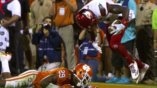 Louisville Football: See what Bobby Petrino said to James Quick after the Clemson loss
