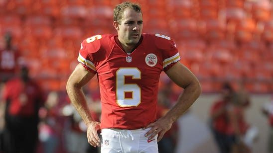 PHOTO: Former South Carolina kicker Succop donating water for flood relief