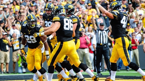 Stars of the Game: Iowa Hawkeyes 28, Illinois Fighting Illini 0