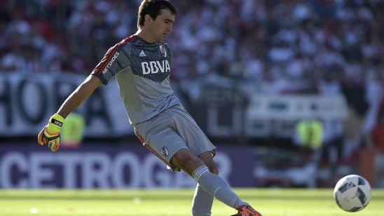 River Plate goalkeeper gives away goal with hilarious error