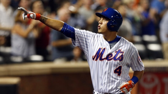 Mets infielder Wilmer Flores had wrist surgery