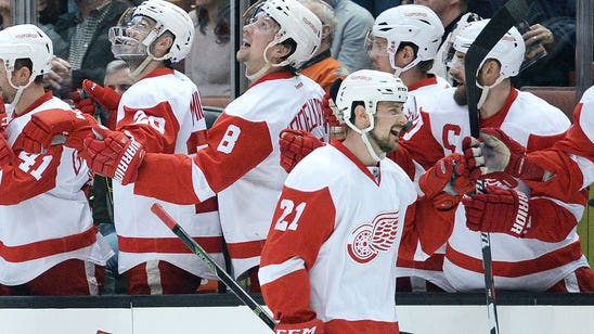 Red Wings edge Ducks 2-1 for fourth straight victory