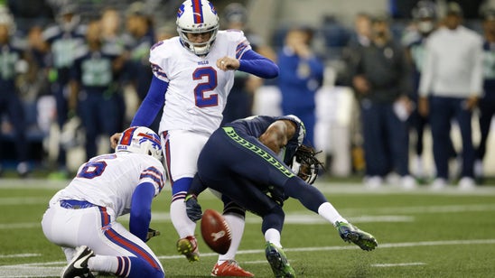 Refs miss clear penalty in wild end to first half of Bill-Seahawks