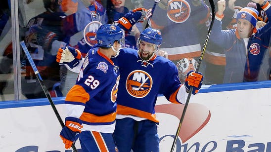 Islanders duo lights up Empire State Building
