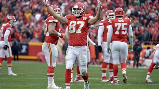 Kansas City Chiefs must throw Travis Kelce The Ball