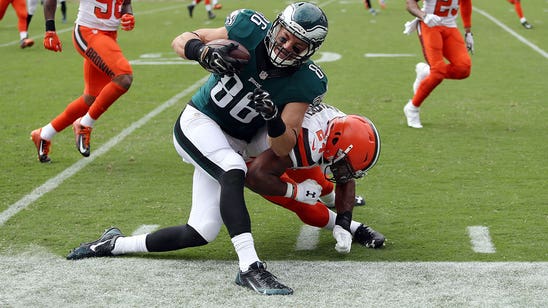 Eagles TE Zach Ertz day-to-day after rib injury