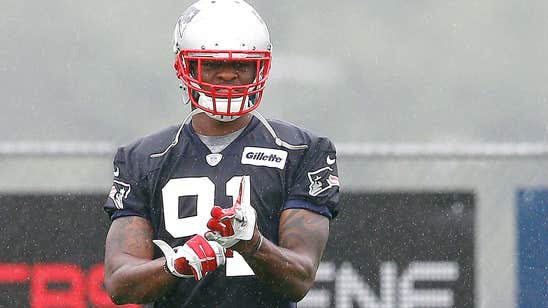 Report: LB Jamie Collins unable to eat, kept away from Patriots with contagious virus