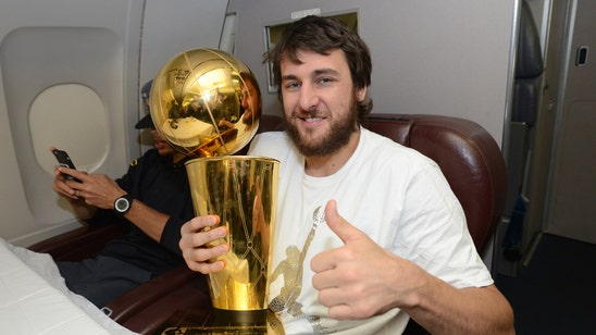 Bogut wants Clippers to kiss his championship ring on middle finger