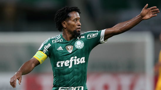 Watch 42-year-old Ze Roberto score this sick chip in Brazil