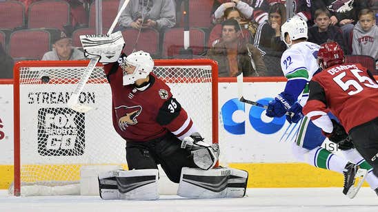 Coyotes stumble in 3rd period, fall to Canucks