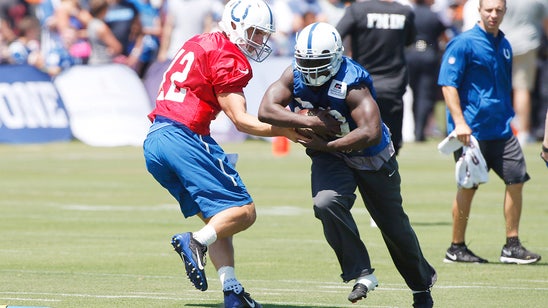 Frank Gore: Andrew Luck a 'football god'