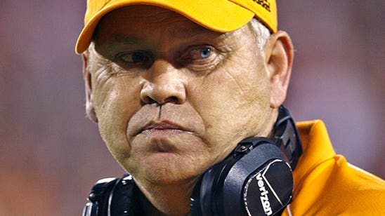 Ex-Tennessee coach Phil Fulmer drives a mean golf cart