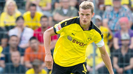 Dortmund midfielder Bender extends his contract until 2021