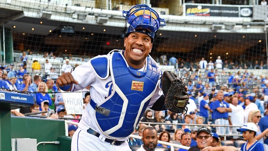 Royals place Perez on DL, recall Gallagher from Omaha