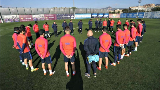 Barcelona, Real Madrid honor victims of Brazil soccer team's plane crash