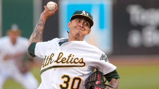 Blue Jays, A's swap righties: Hendriks for Chavez
