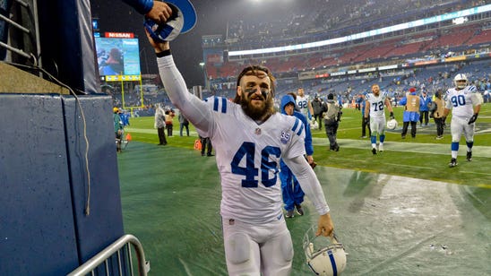 Long snapper Luke Rhodes signs tender with Colts