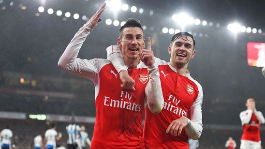 Koscielny seals win for Arsenal to keep Gunners top of EPL
