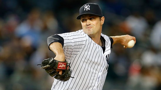 Yankees closer Andrew Miller vows to pitch despite fractured right wrist