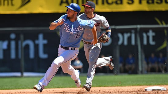 Royals sweep Twins, get eighth straight win in 2-1 victory