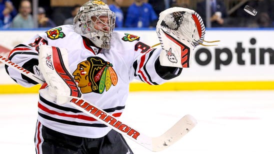 Blackhawks' Darling throws ceremonial first pitch at Cubs' game