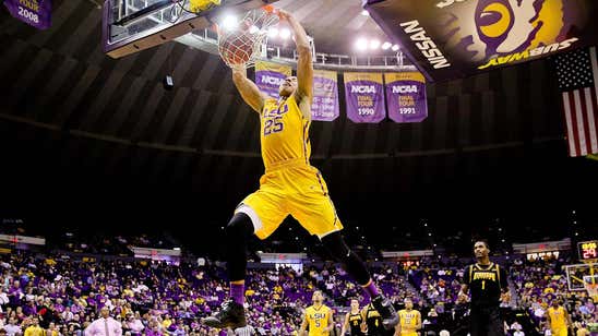 Super-frosh Simmons pushes the issue, scores 22 for No. 23 LSU
