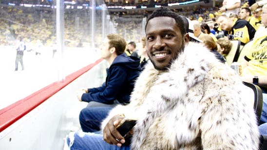 Antonio Brown rocks fur coat at Penguins game, takes bathroom selfie with fans