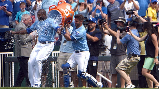 Royals stage another late comeback, sweep White Sox